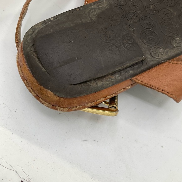 MICHAEL KORS AUBREY tan coloured leather sandals. - Picture 10 of 11